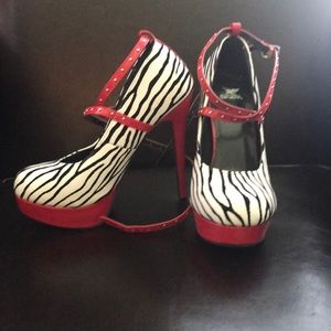 Size 6 platform heel shoes